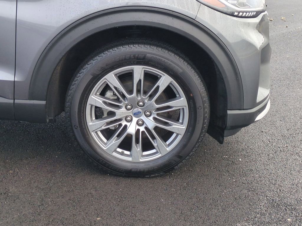 Used 2025 Ford Explorer Platinum AWD/4WD image 24