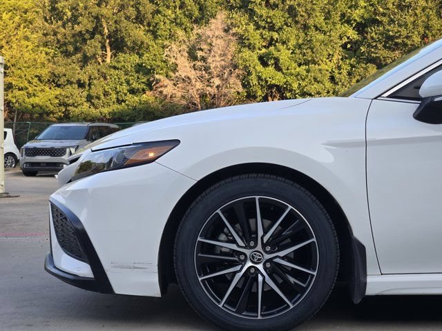 Used 2021 Toyota Camry SE w/ Cold Weather Package AWD/4WD image 10