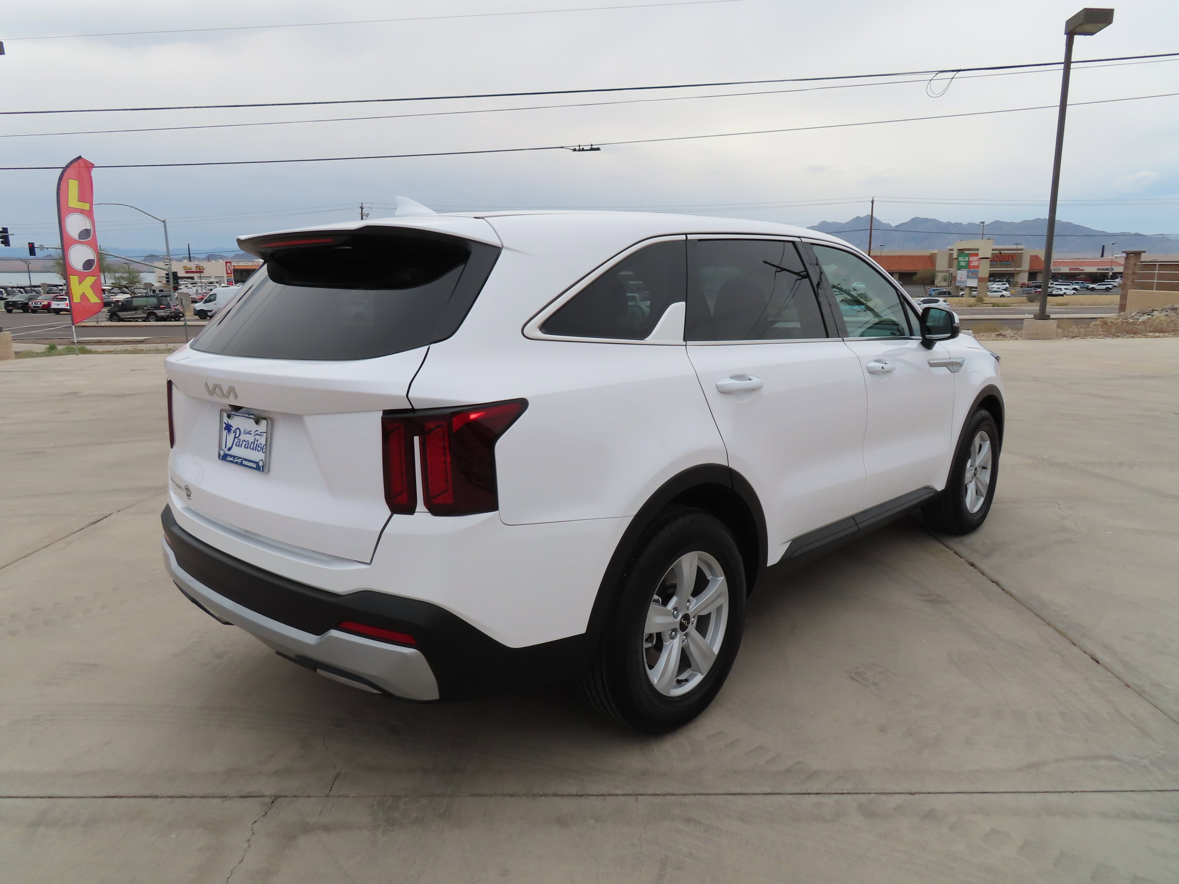 Used 2025 Kia Sorento LX image 8