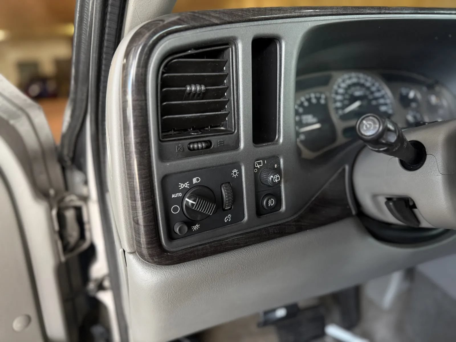 Used 2005 GMC Yukon XL Denali AWD/4WD image 21