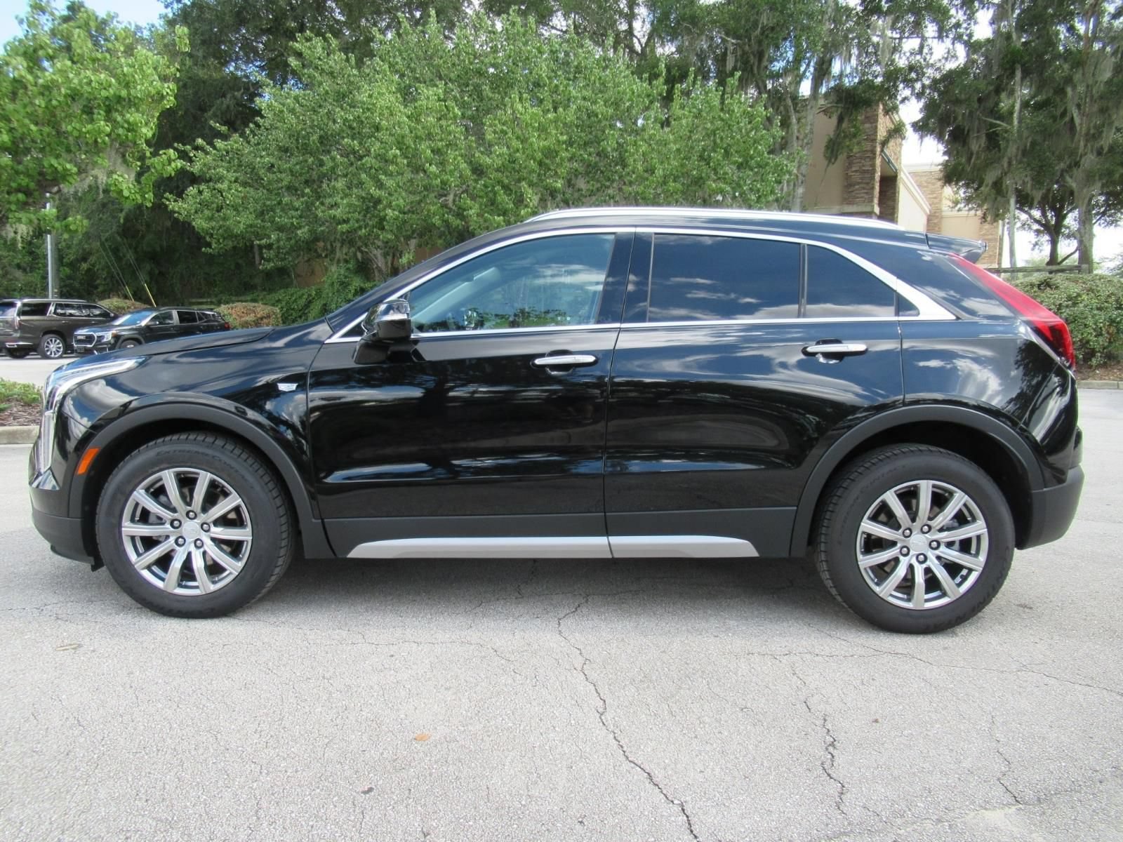 Used 2022 Cadillac XT4 Premium Luxury w/ Safety Alert Package AWD/4WD image 4