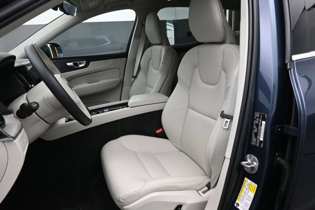 Used 2023 Volvo XC60 B5 Plus w/ Climate Package AWD/4WD image 10