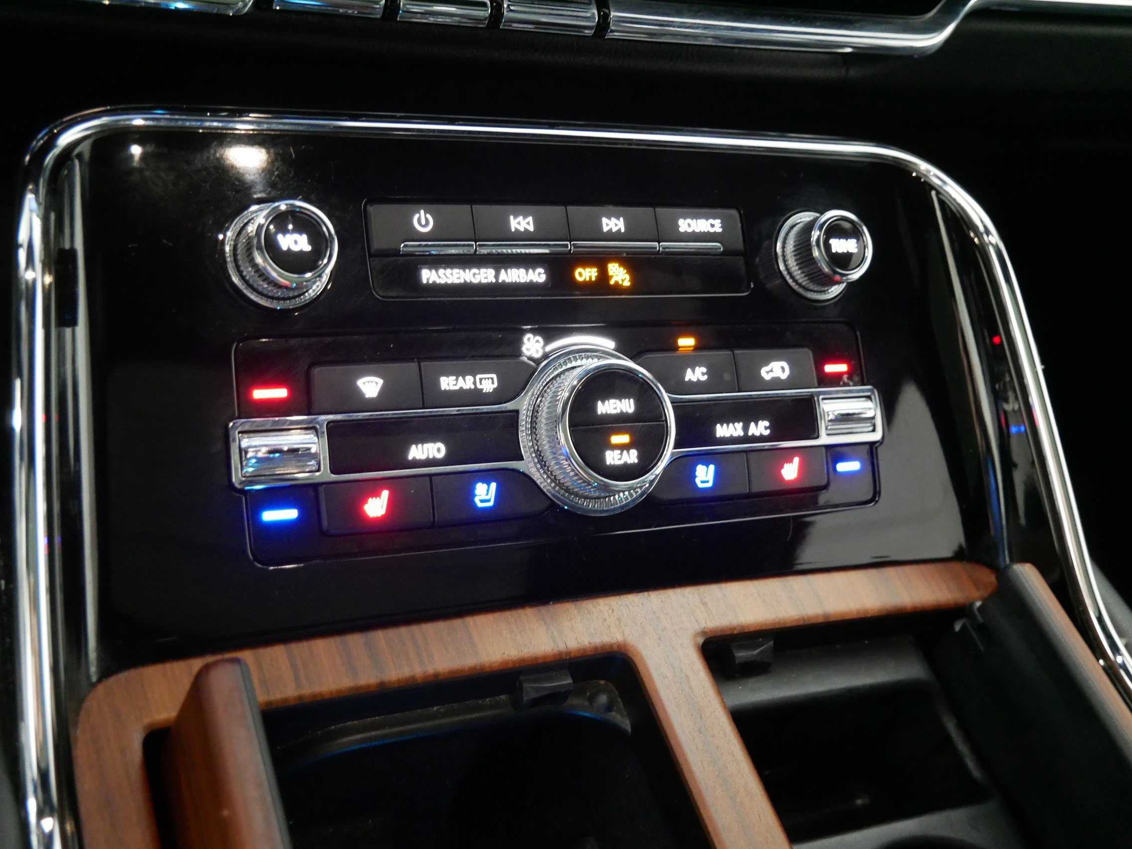 Used 2020 Lincoln Navigator Reserve w/ Equipment Group 208A Reserve image 23