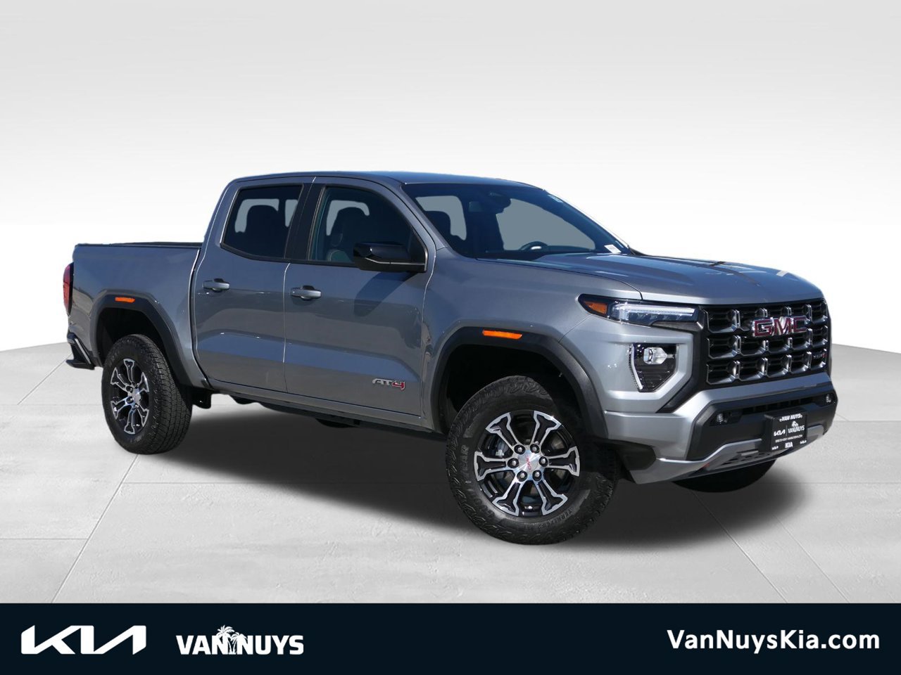Used 2025 GMC Canyon AT4 w/ AT4 Premium Package AWD/4WD image 1