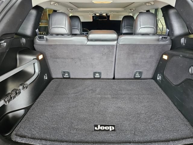 Used 2018 Jeep Cherokee Overland w/ Technology Group AWD/4WD image 38