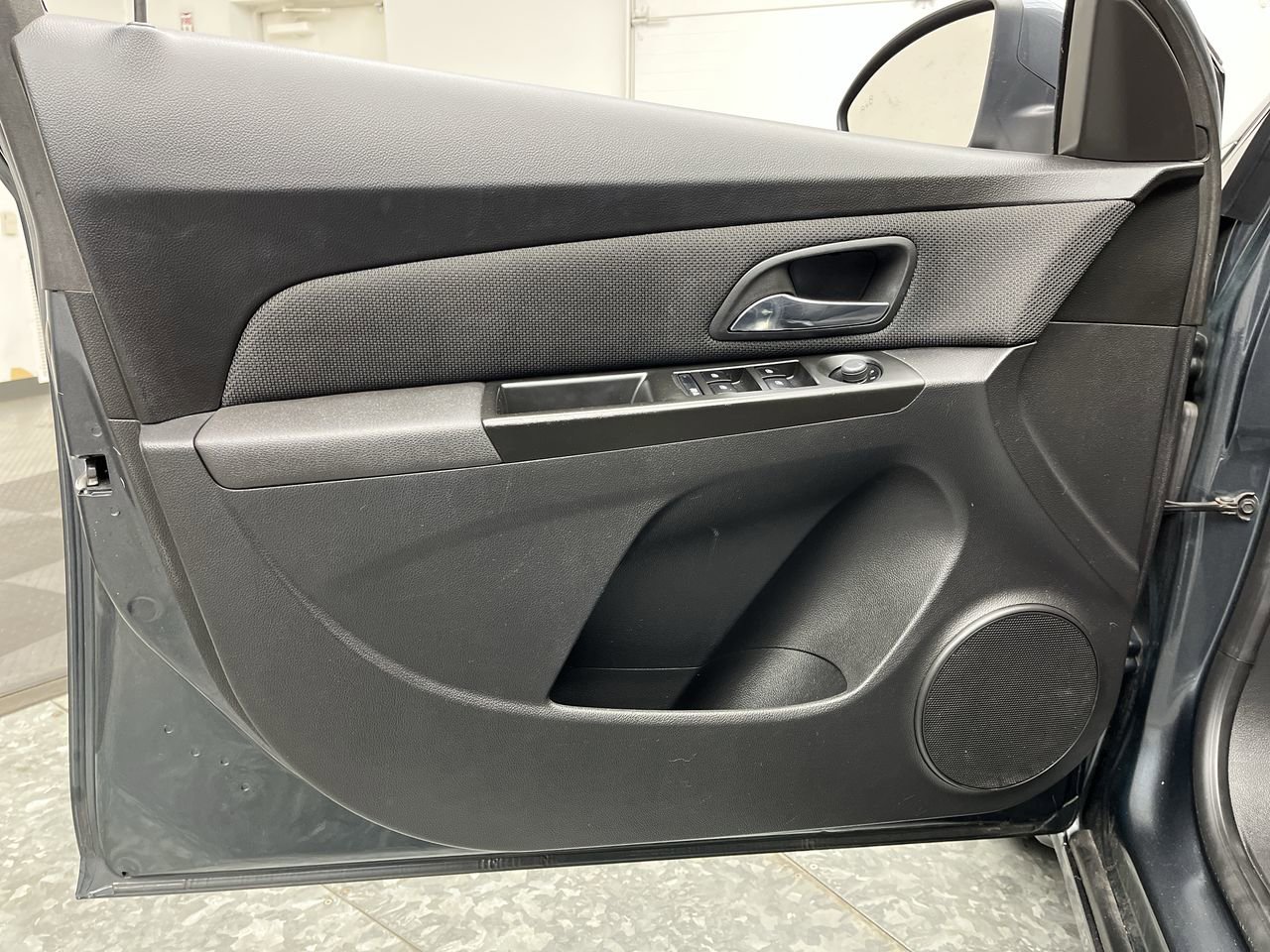 Used 2013 Chevrolet Cruze LT w/ Enhanced Safety Package FWD image 6