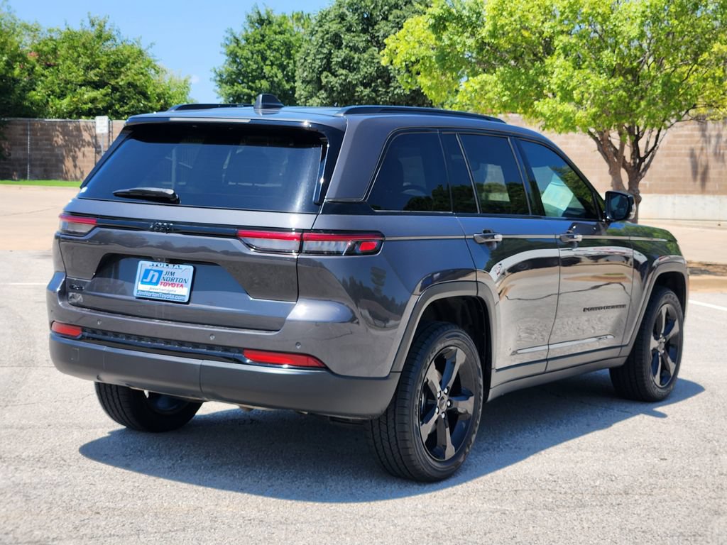 Used 2023 Jeep Grand Cherokee Altitude AWD/4WD image 5