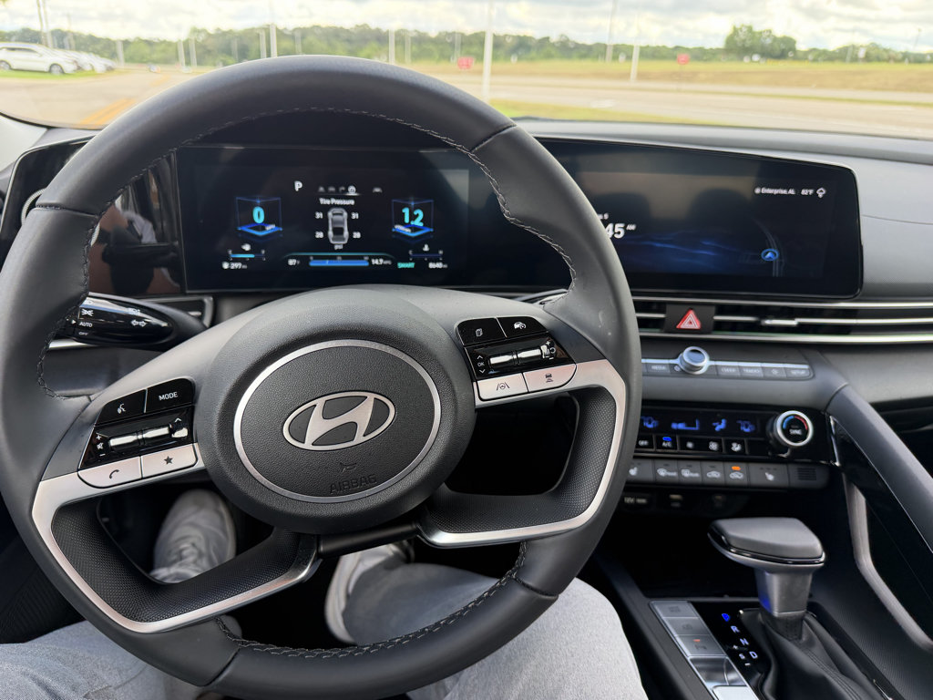 Used 2024 Hyundai Elantra Limited FWD image 19