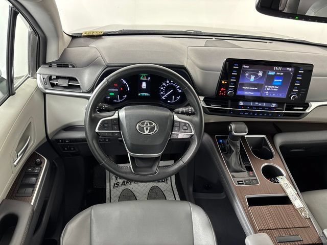 Used 2023 Toyota Sienna XLE AWD/4WD image 18