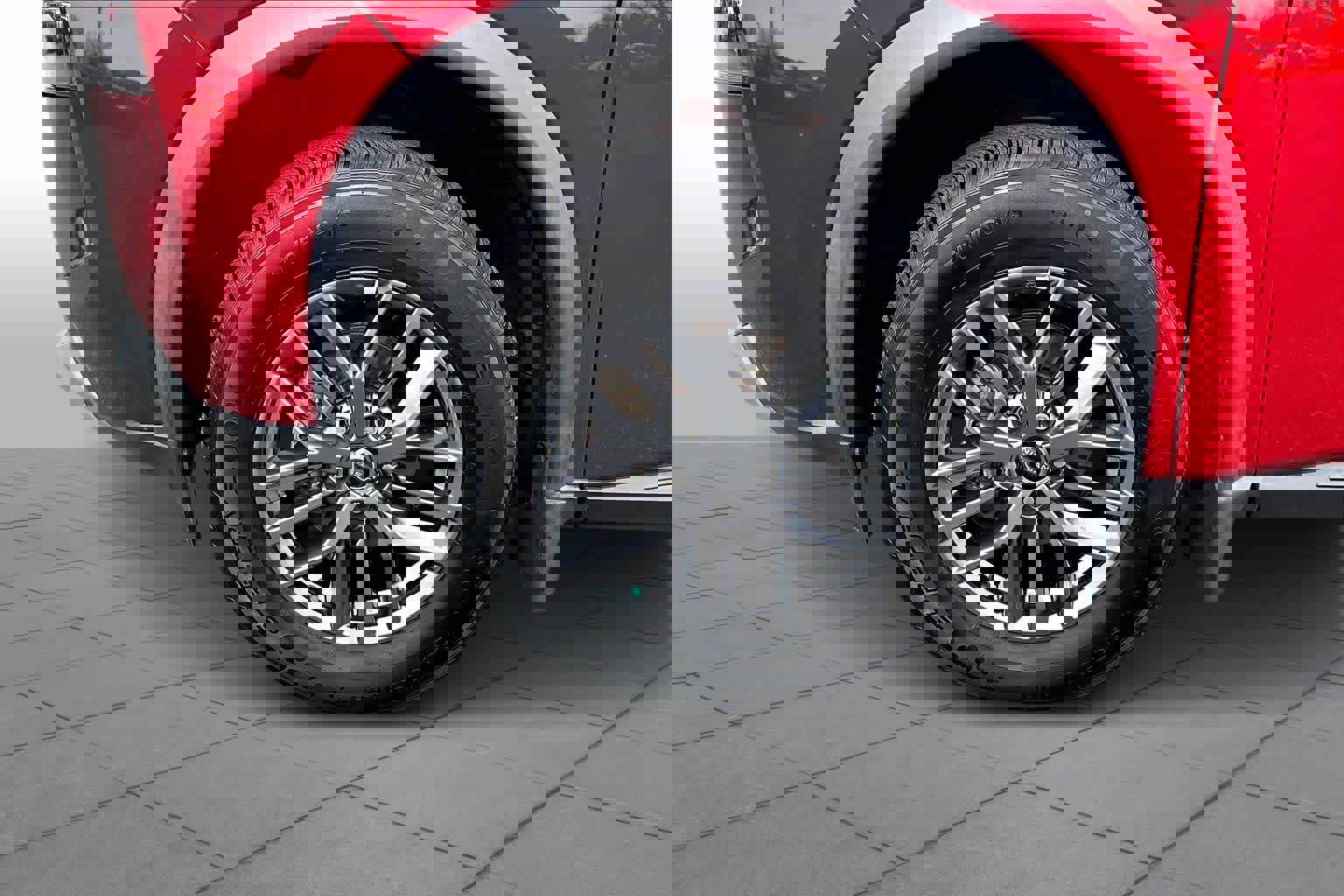 Used 2022 Nissan Rogue S image 11