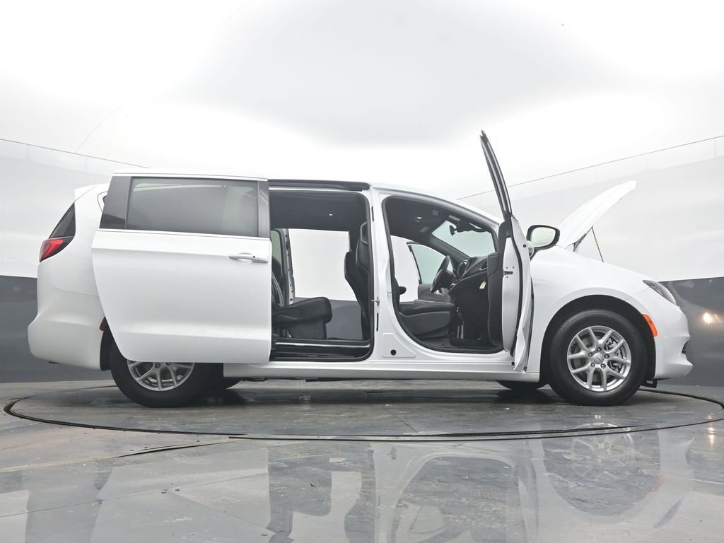 New 2026 Chrysler Voyager LX FWD image 61