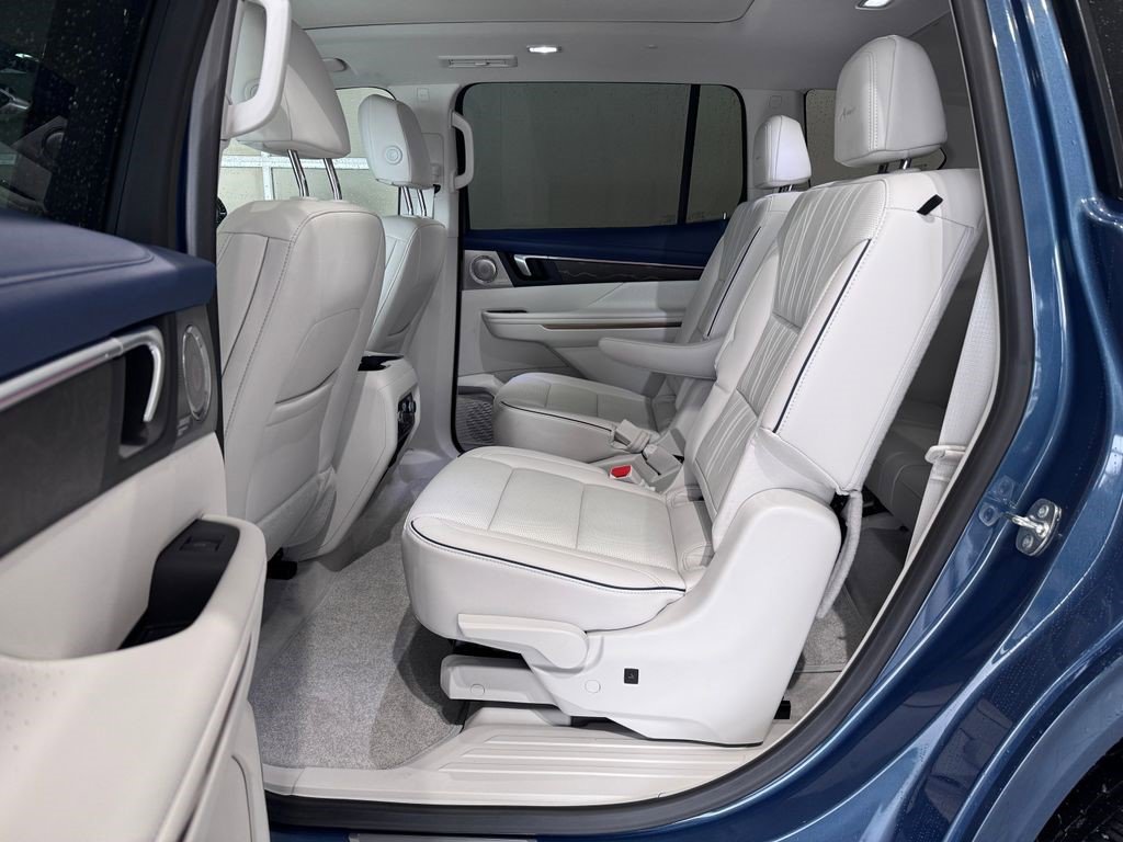 Certified 2025 Buick Enclave Avenir w/ Trailering Package, 5000 lbs. image 10