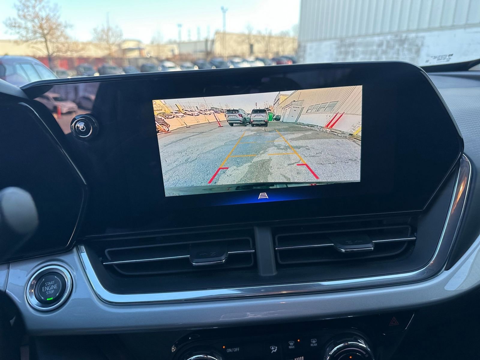 Used 2025 Chevrolet Trax LT w/ LT Convenience Package image 17