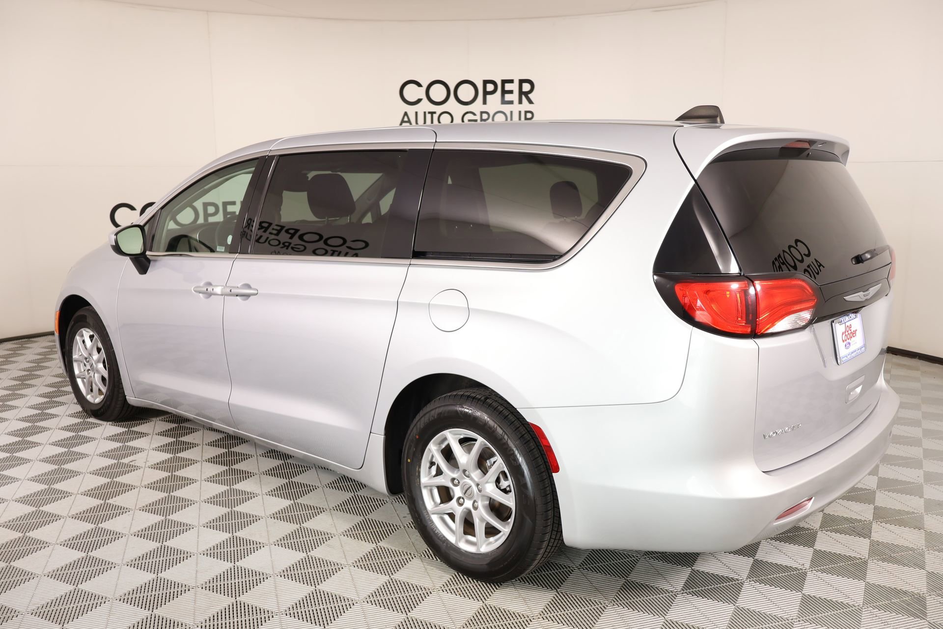 Used 2023 Chrysler Voyager LX image 23