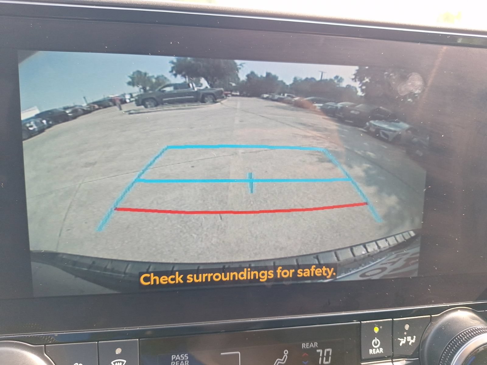 Used 2023 Toyota Highlander XLE FWD image 25