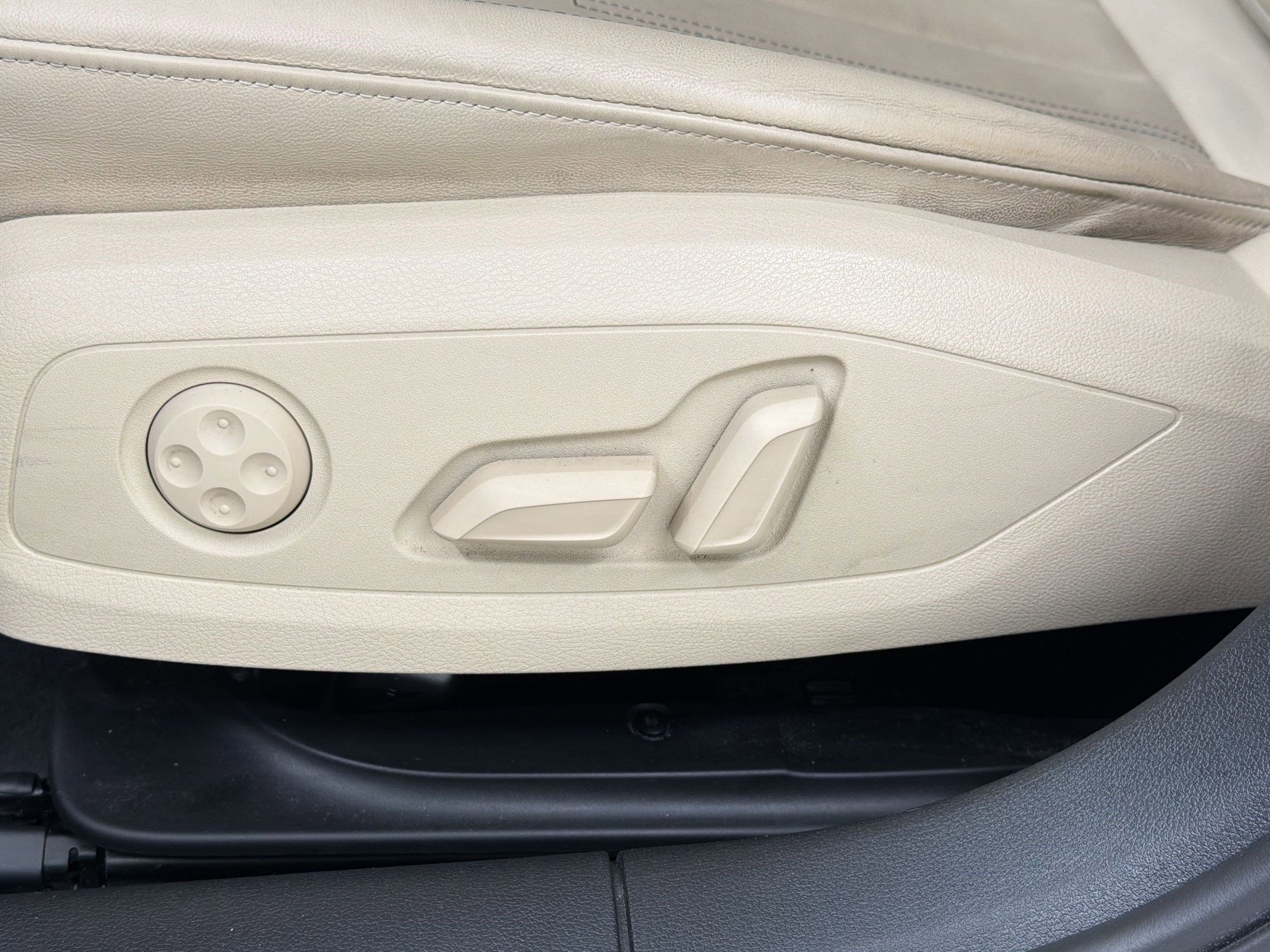 Used 2021 Audi A4 2.0T Premium w/ Convenience Package image 14