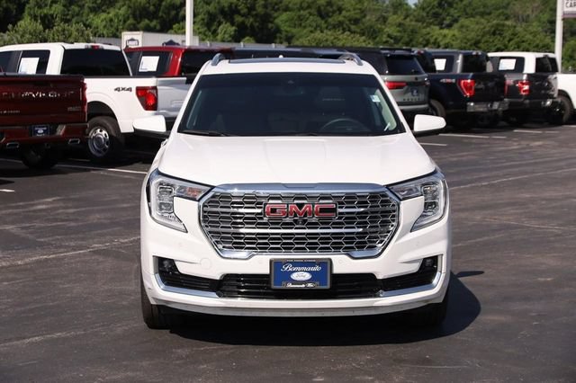 Used 2024 GMC Terrain Denali w/ Denali Premium Package AWD/4WD image 4