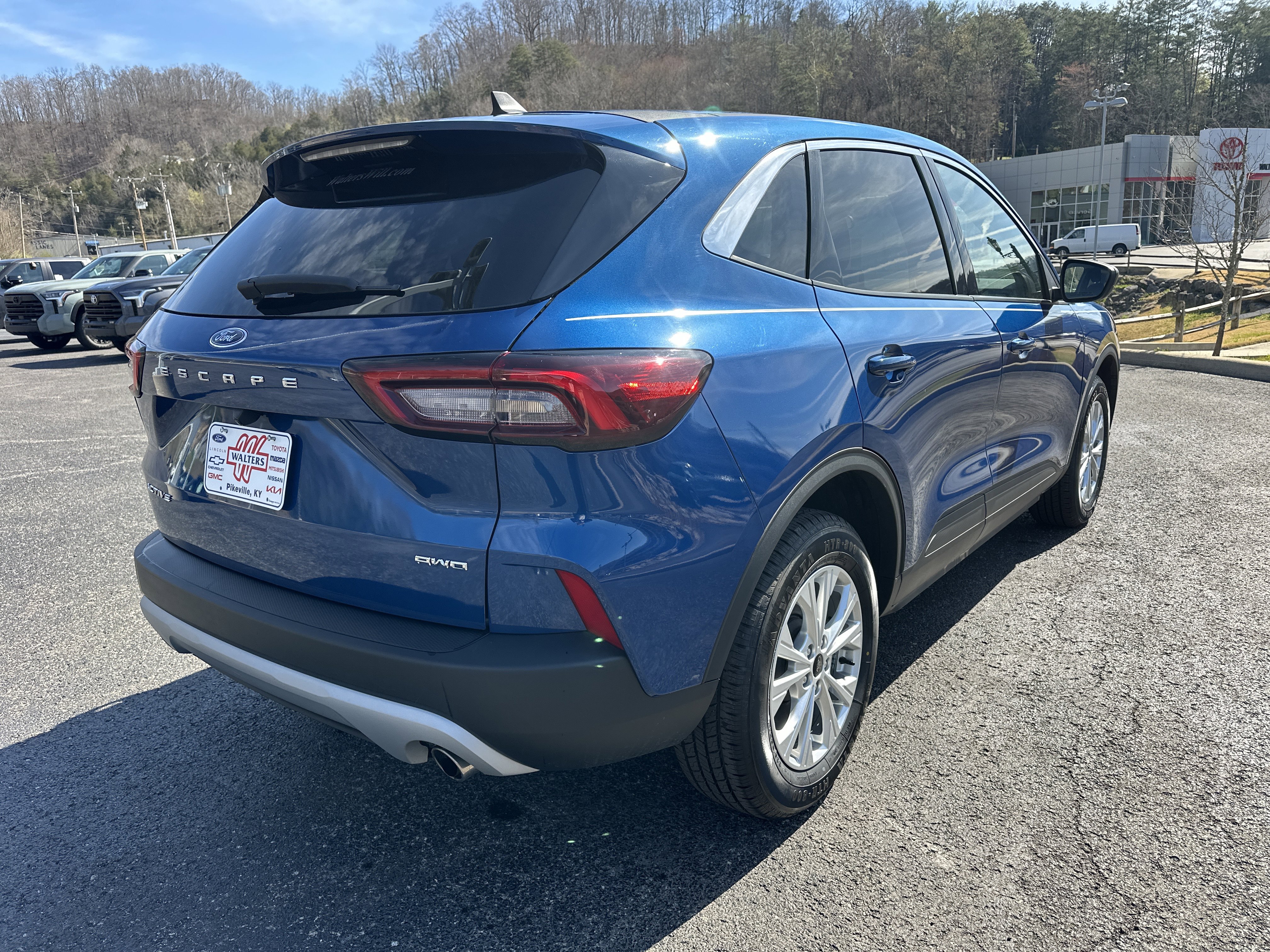 Used 2023 Ford Escape Active image 2