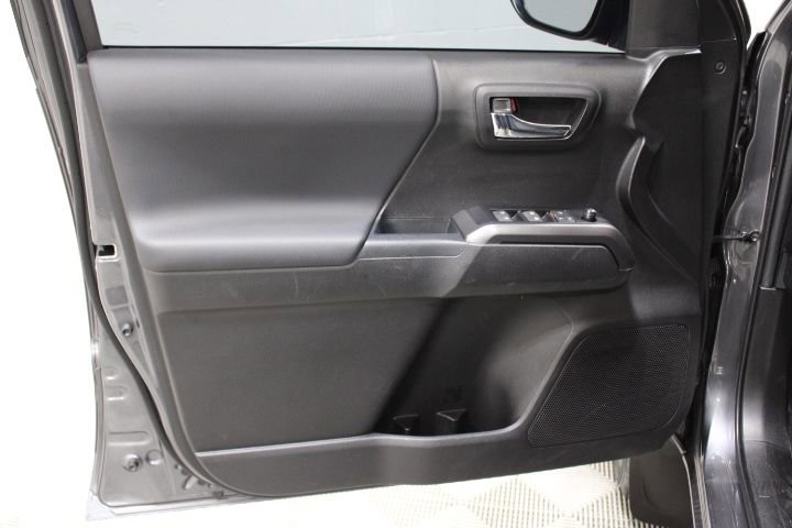 Used 2023 Toyota Tacoma TRD Sport image 9