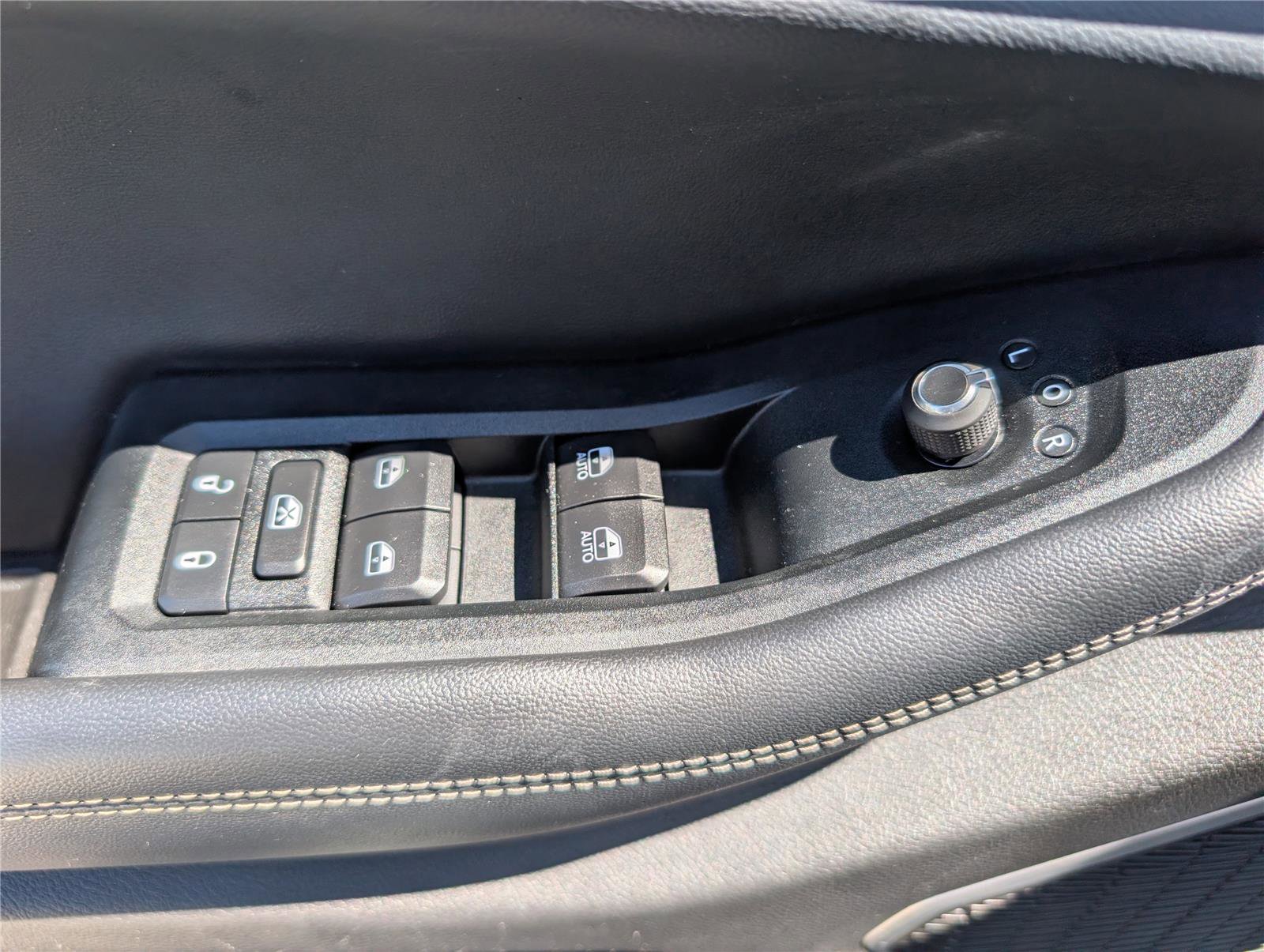 Used 2023 Jeep Grand Cherokee L Limited w/ Luxury Tech Group II image 22