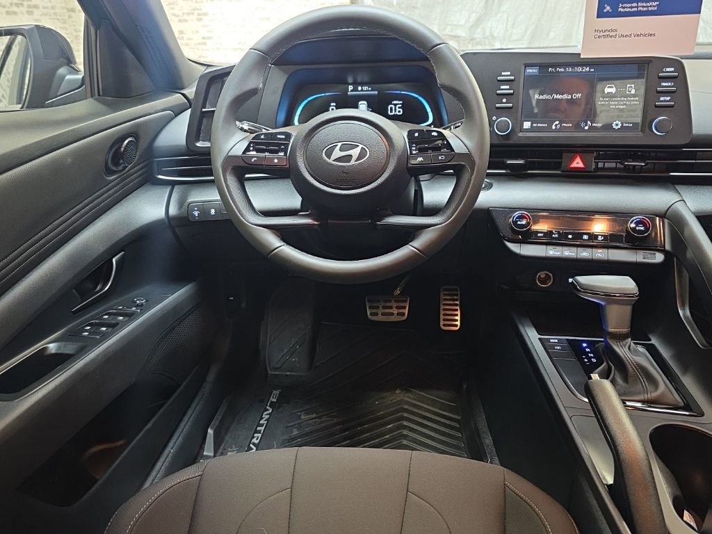 Certified 2025 Hyundai Elantra Sport image 15