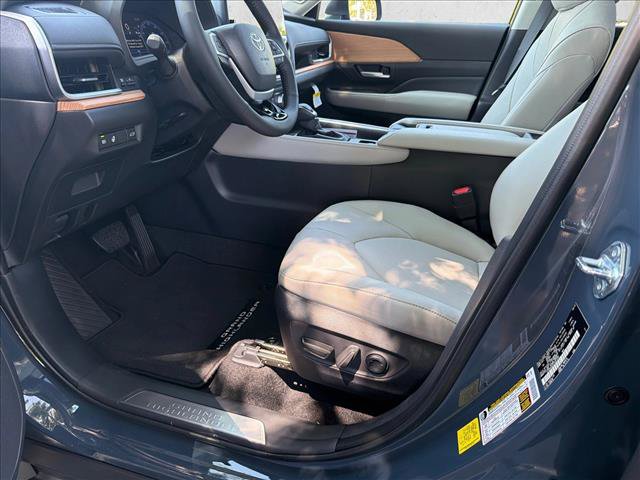 Used 2026 Toyota Grand Highlander FWD image 9