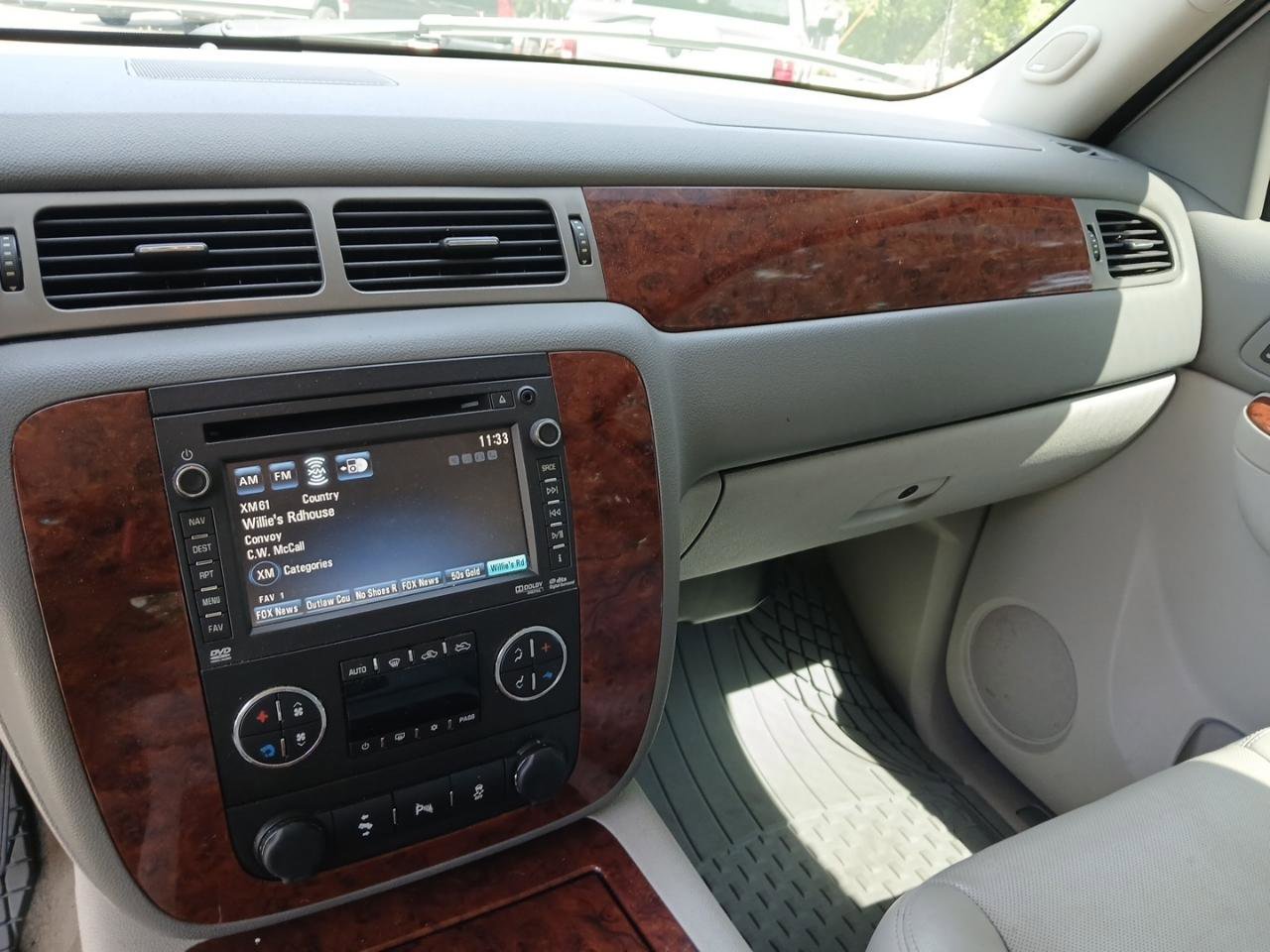 Used 2012 Chevrolet Avalanche LTZ RWD image 21