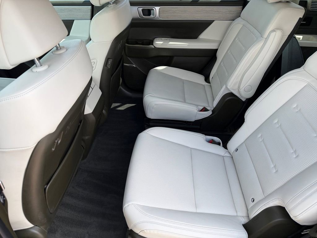 Used 2025 Hyundai Santa Fe Calligraphy image 11