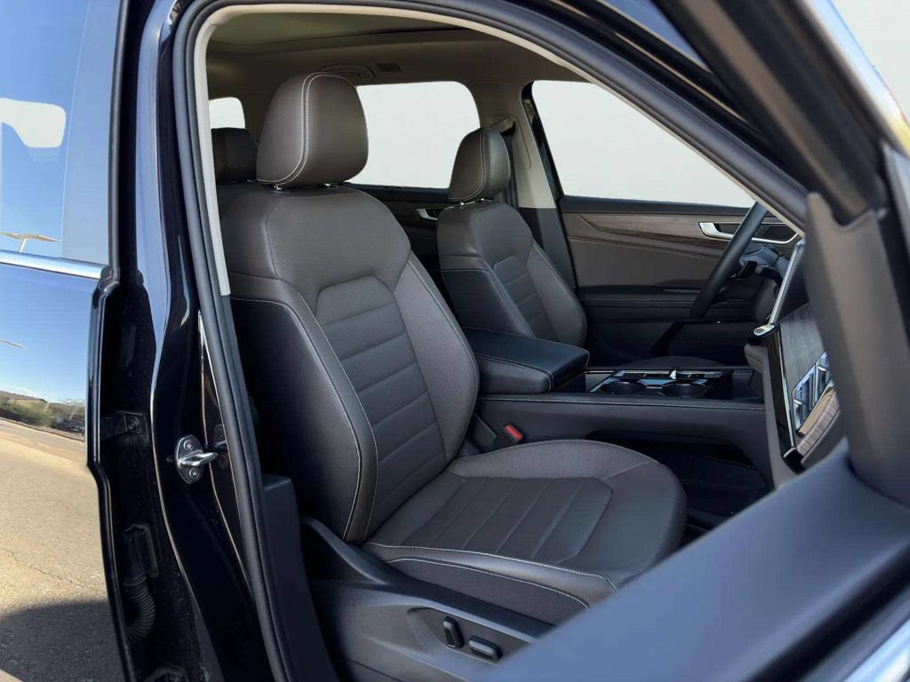 Used 2024 Volkswagen Atlas SEL AWD/4WD image 27