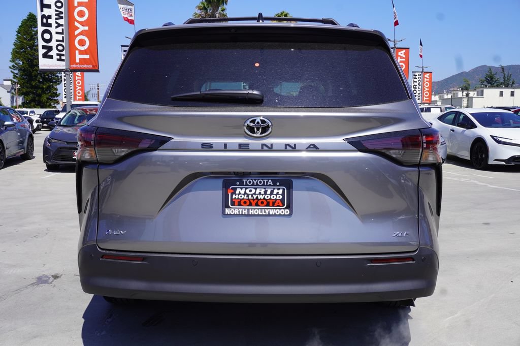 Certified 2026 Toyota Sienna XLE FWD image 6