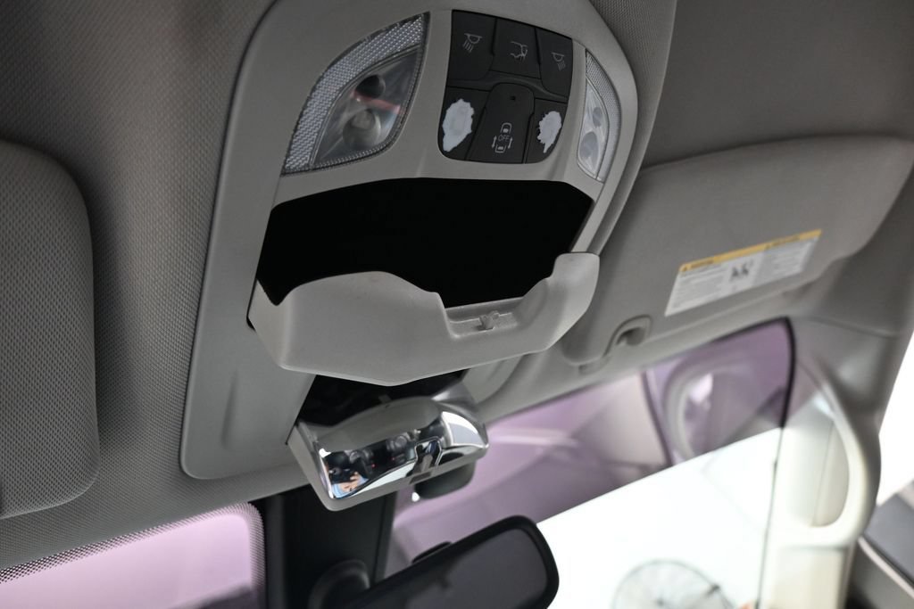 Used 2017 Chrysler Pacifica Touring-L FWD image 29