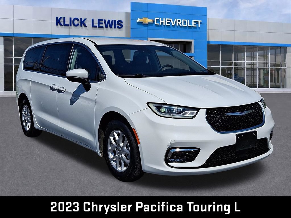 Used 2023 Chrysler Pacifica Touring-L FWD image 1