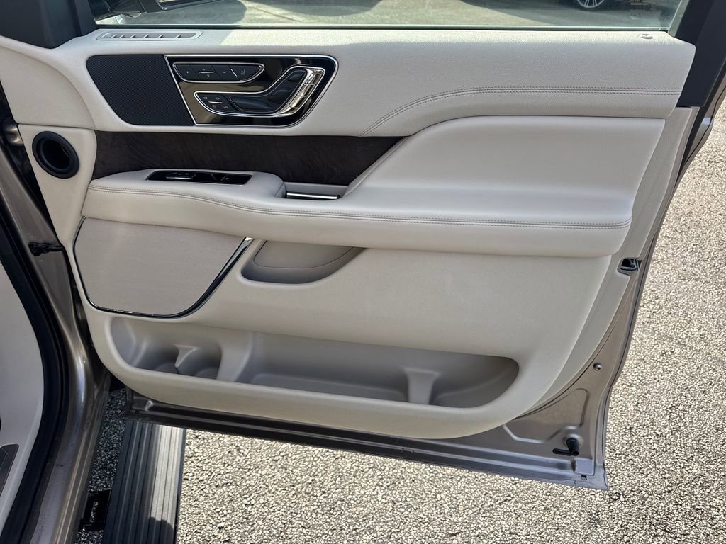 Used 2019 Lincoln Navigator Reserve w/ Cargo Package image 14