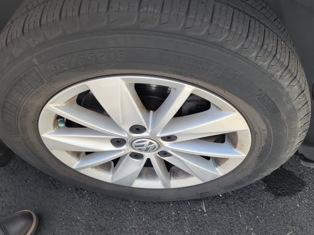 Used 2016 Volkswagen Golf S FWD image 10
