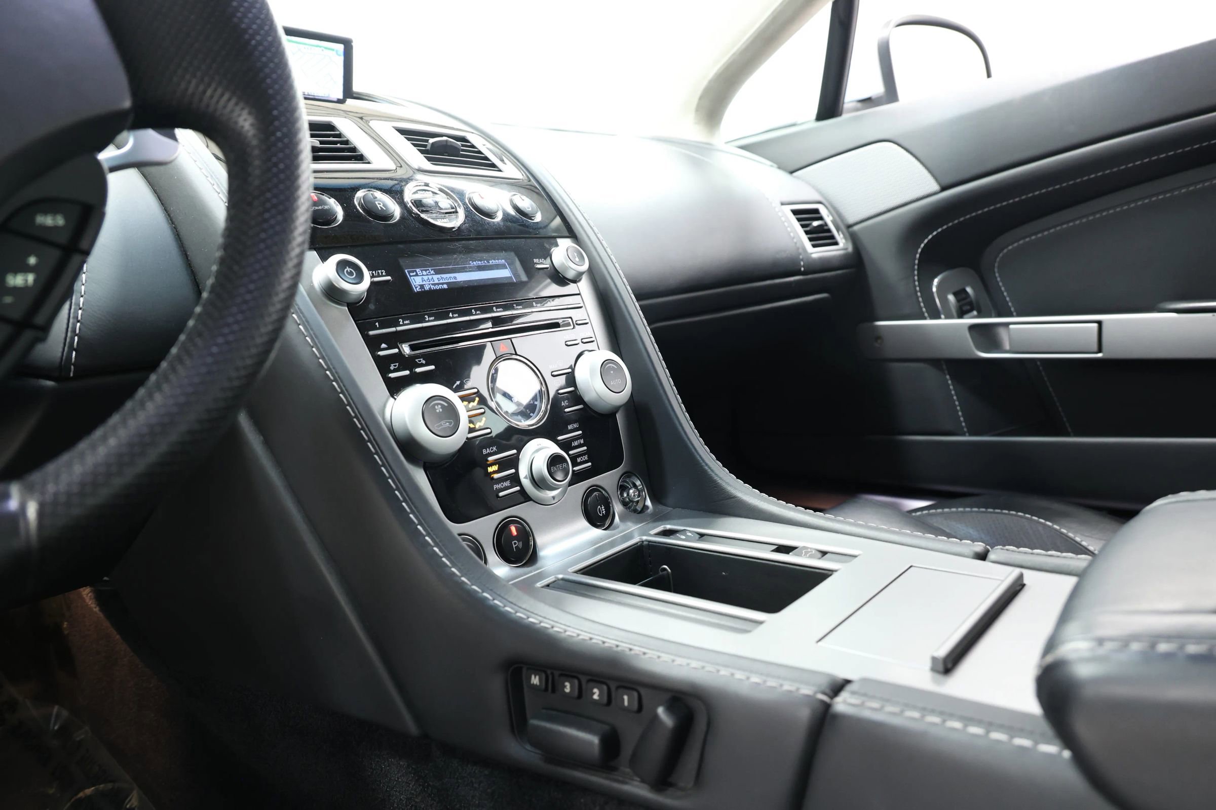 Used 2011 Aston Martin V8 Vantage Coupe image 35