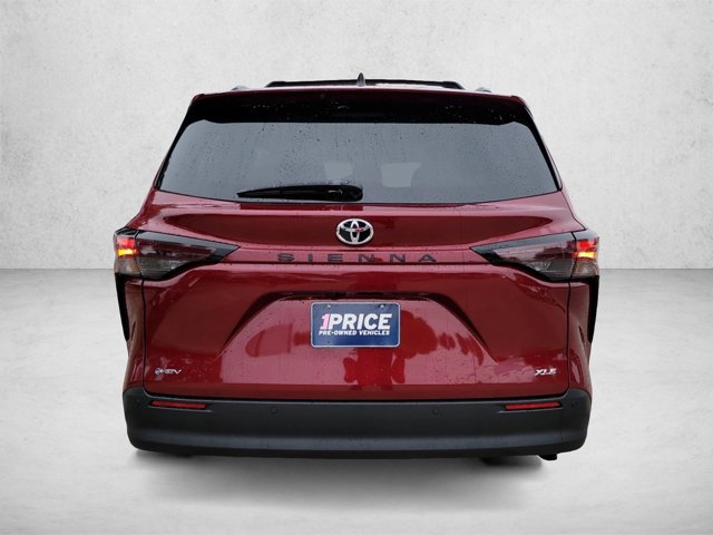 Used 2026 Toyota Sienna XLE FWD image 7