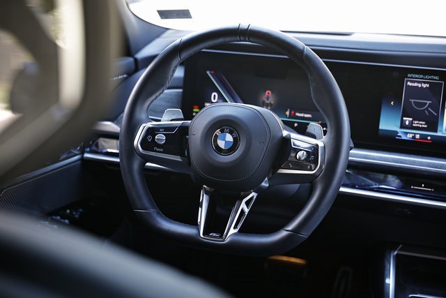 Used 2025 BMW 740i xDrive image 28