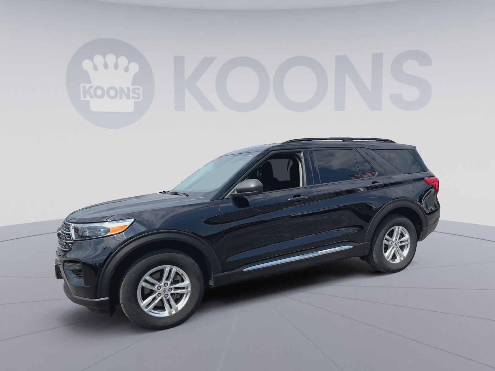 Used 2023 Ford Explorer XLT AWD/4WD image 7
