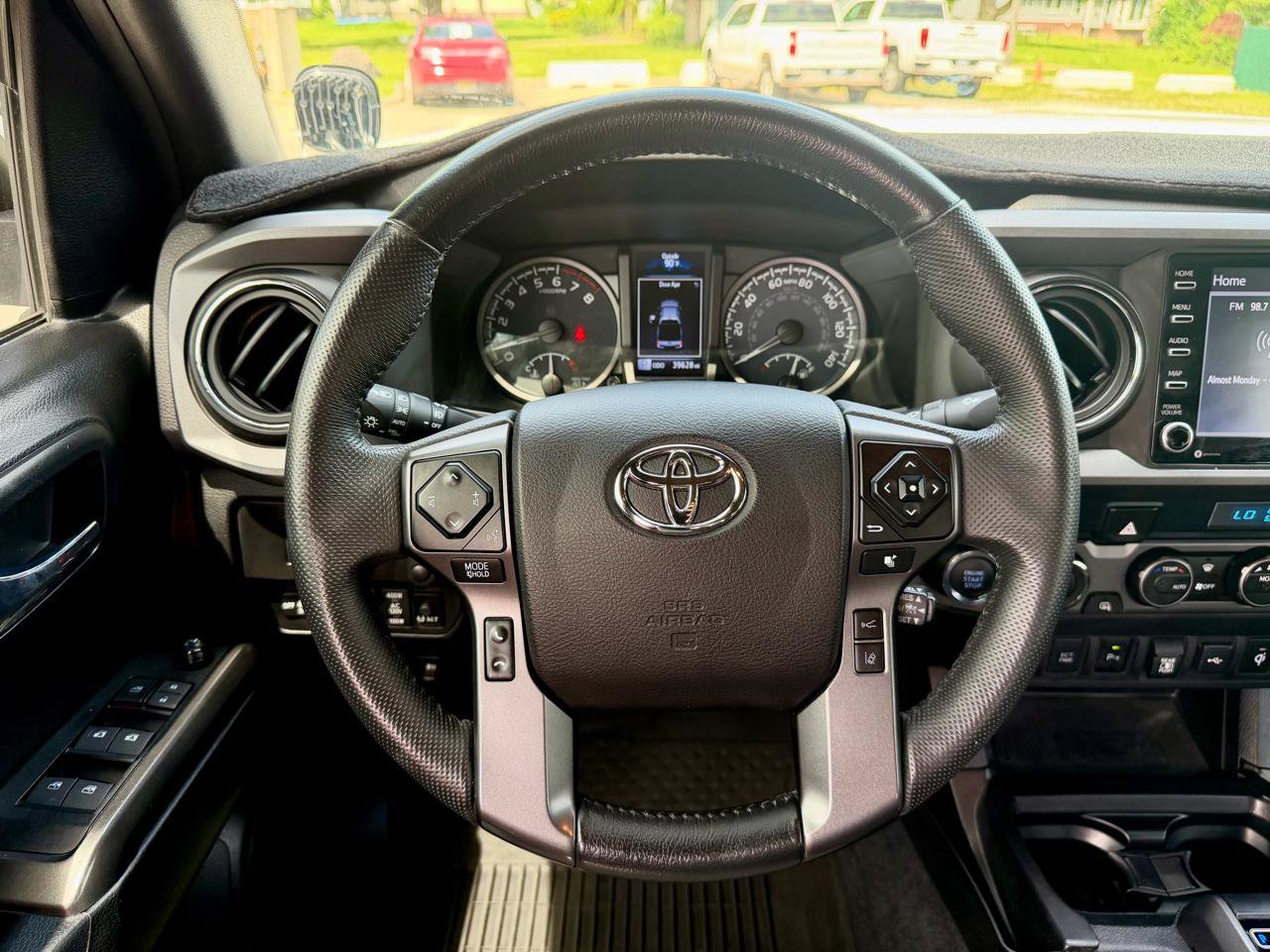 Used 2021 Toyota Tacoma TRD Off-Road w/ Technology Package AWD/4WD image 24