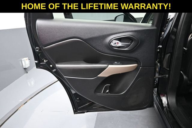 Used 2018 Jeep Cherokee Limited AWD/4WD image 40