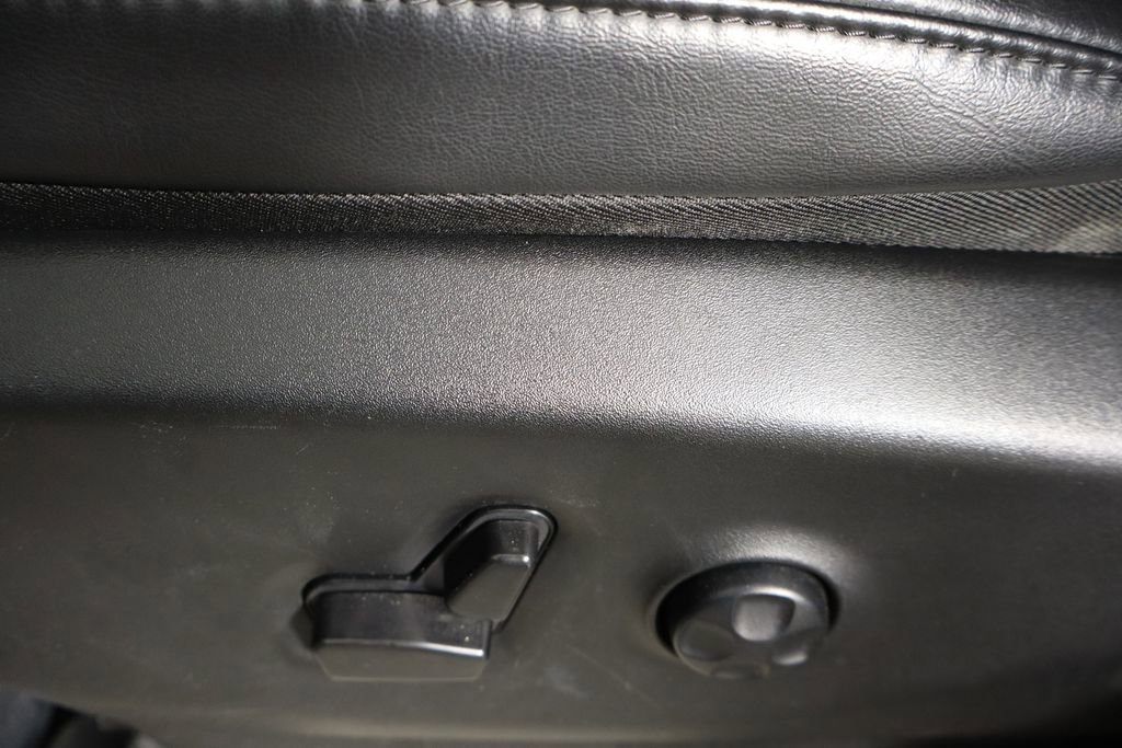 Used 2023 Chrysler Pacifica Touring-L image 24