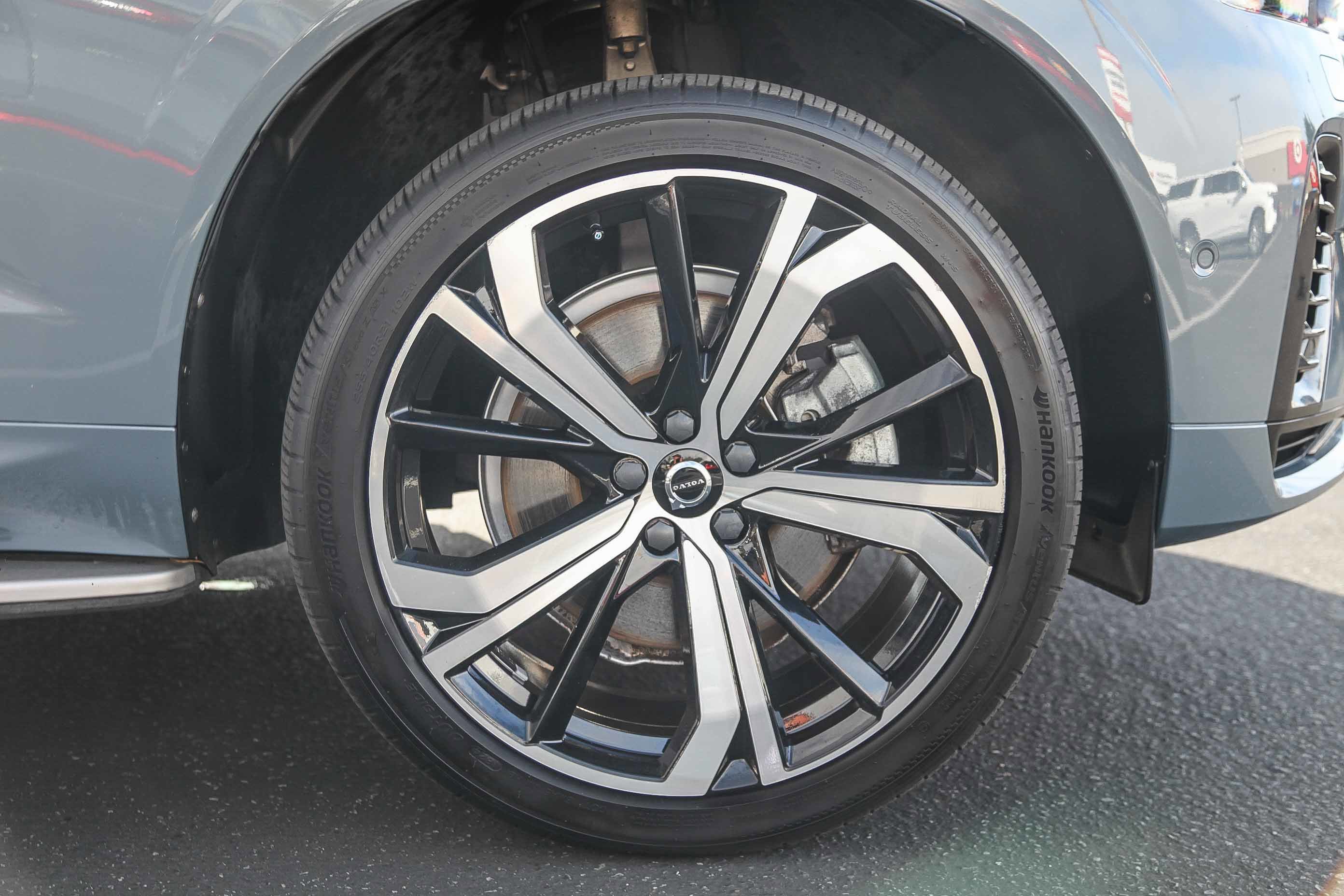 Used 2023 Volvo XC60 T8 Ultimate image 9