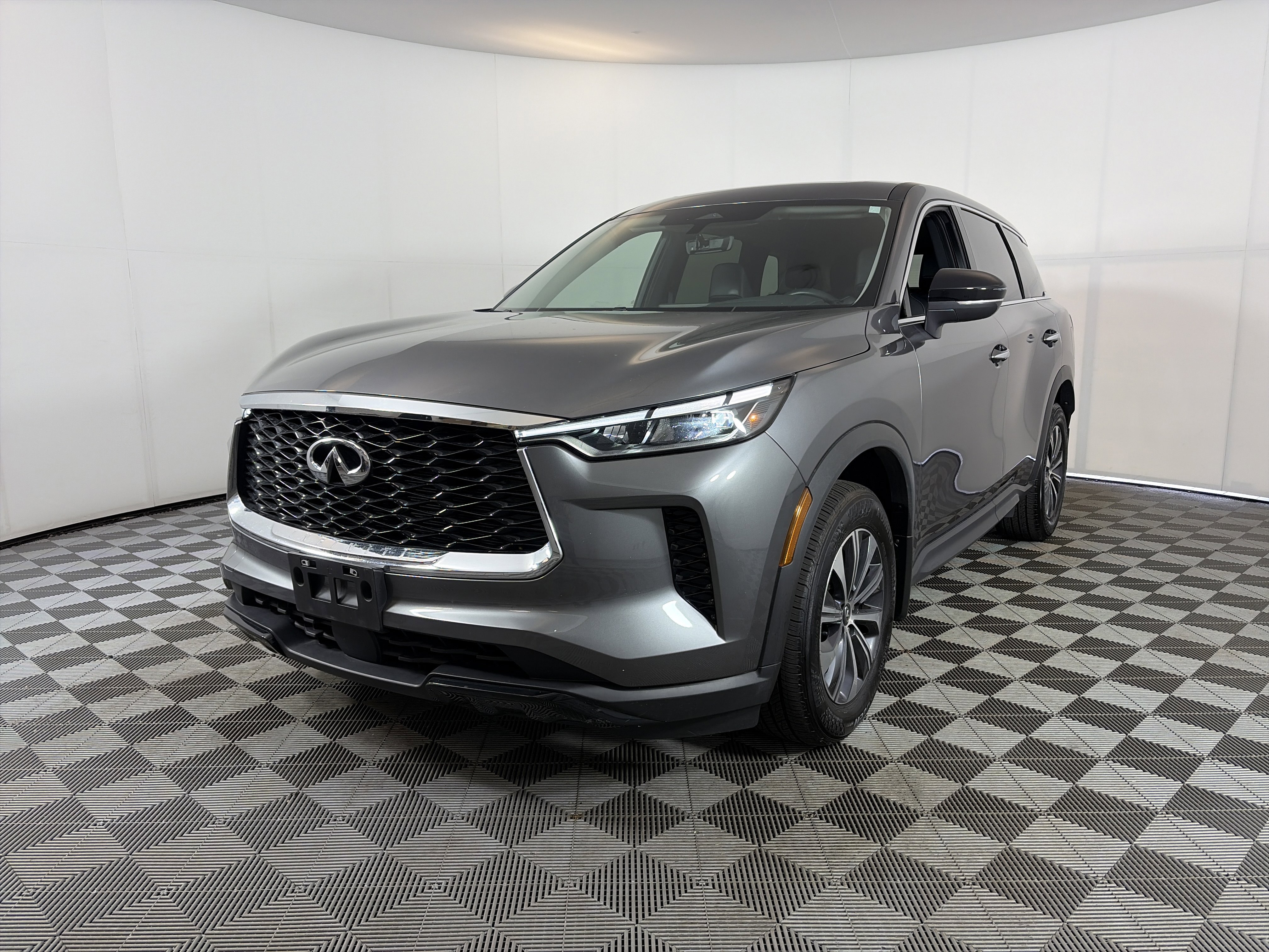 Used 2023 INFINITI QX60 Pure AWD/4WD image 2
