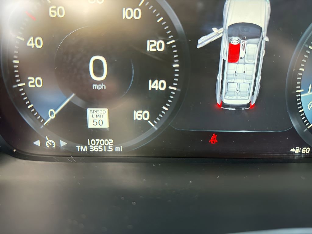 Used 2017 Volvo XC90 T6 Momentum w/ Vision Package image 7