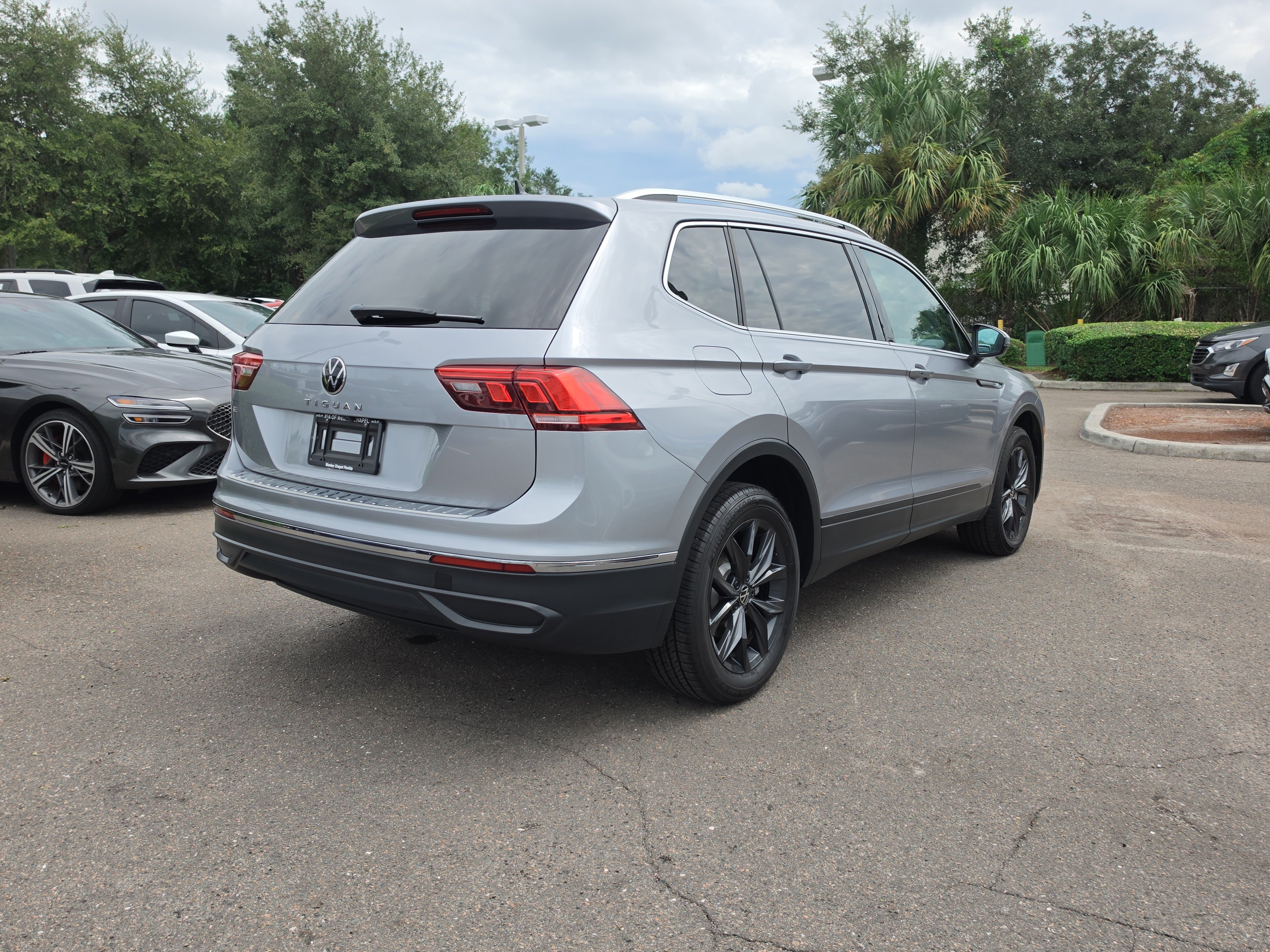 Used 2024 Volkswagen Tiguan SE FWD image 8