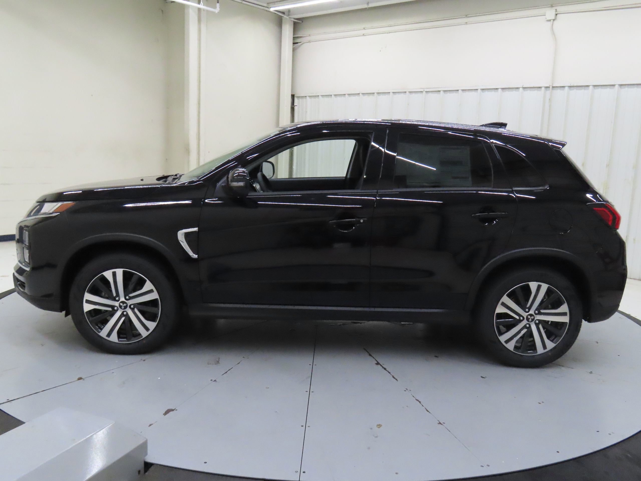 New 2025 Mitsubishi Outlander Sport SE image 6