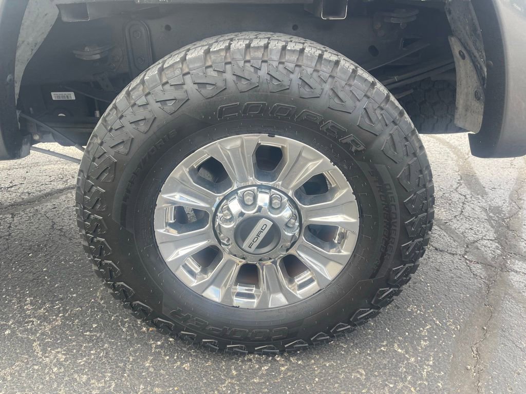 Used 2017 Ford F250 Lariat w/ Chrome Package image 16