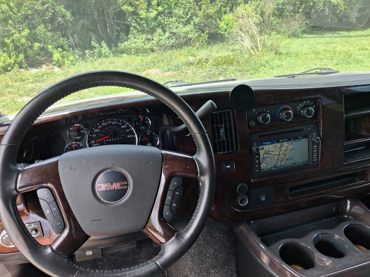 Used 2010 GMC Savana 1500 AWD w/ Preferred Equipment Group image 8