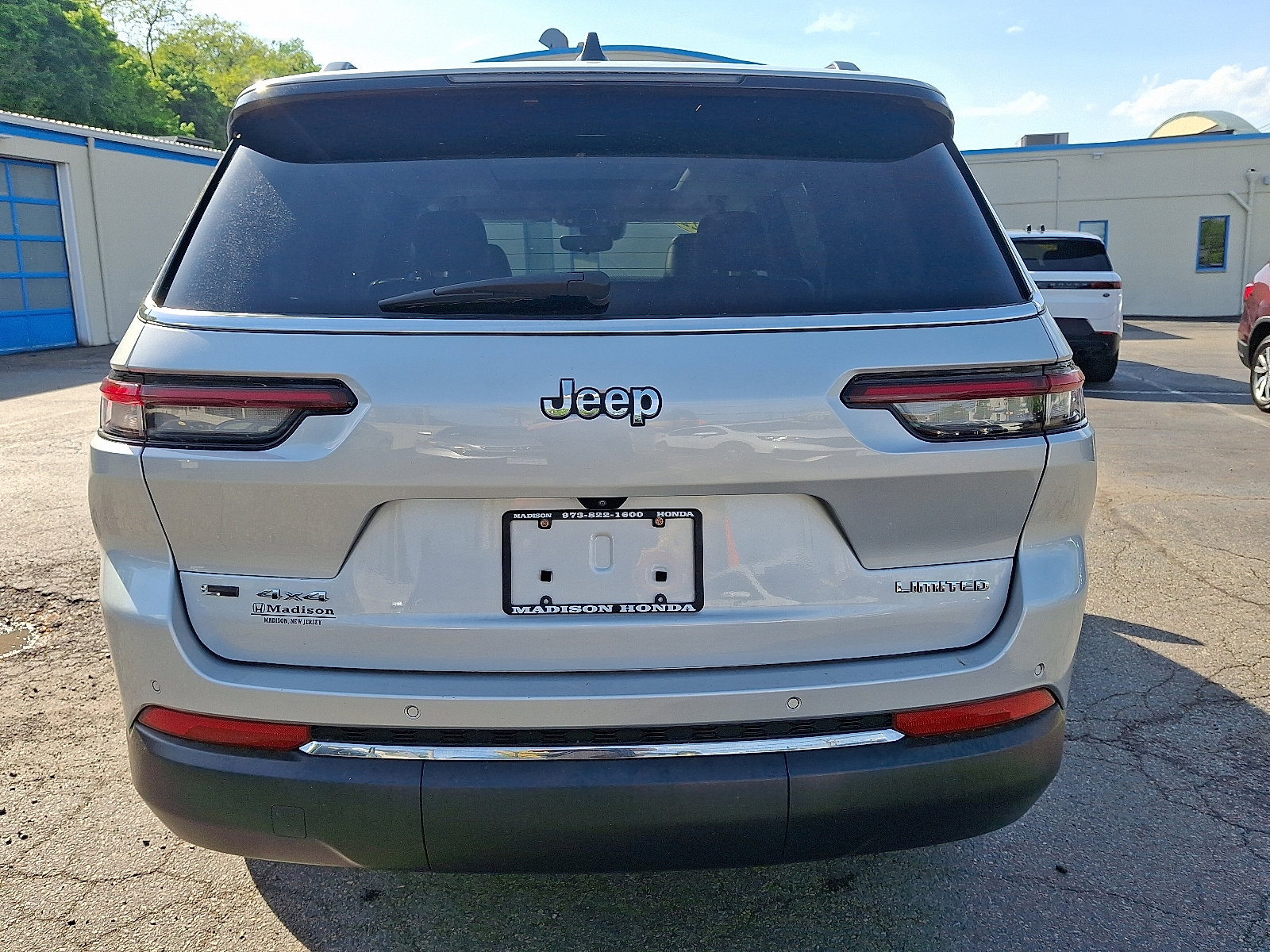 Used 2022 Jeep Grand Cherokee L Limited AWD/4WD image 8