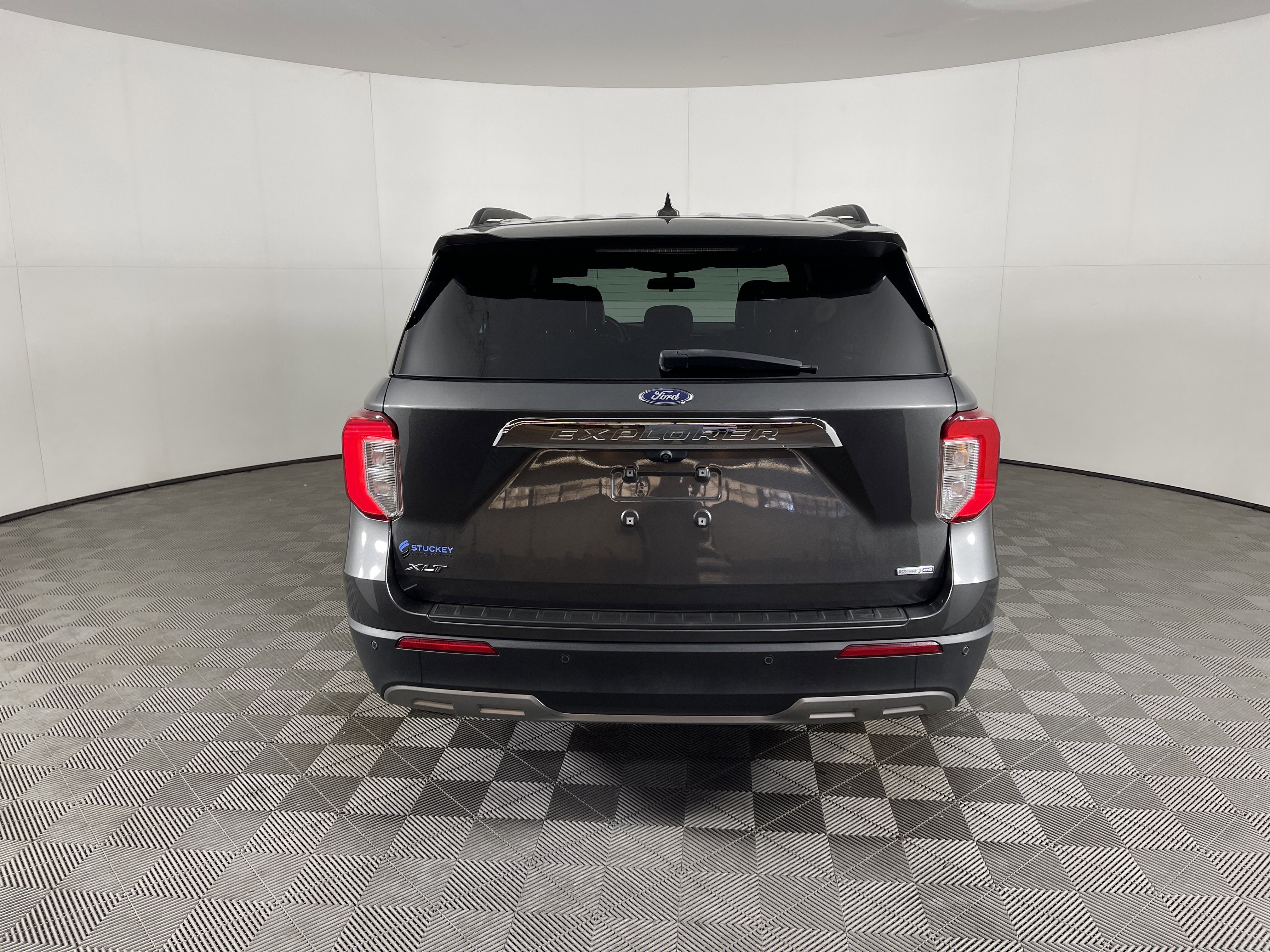 Used 2020 Ford Explorer XLT w/ Equipment Group 202A image 4